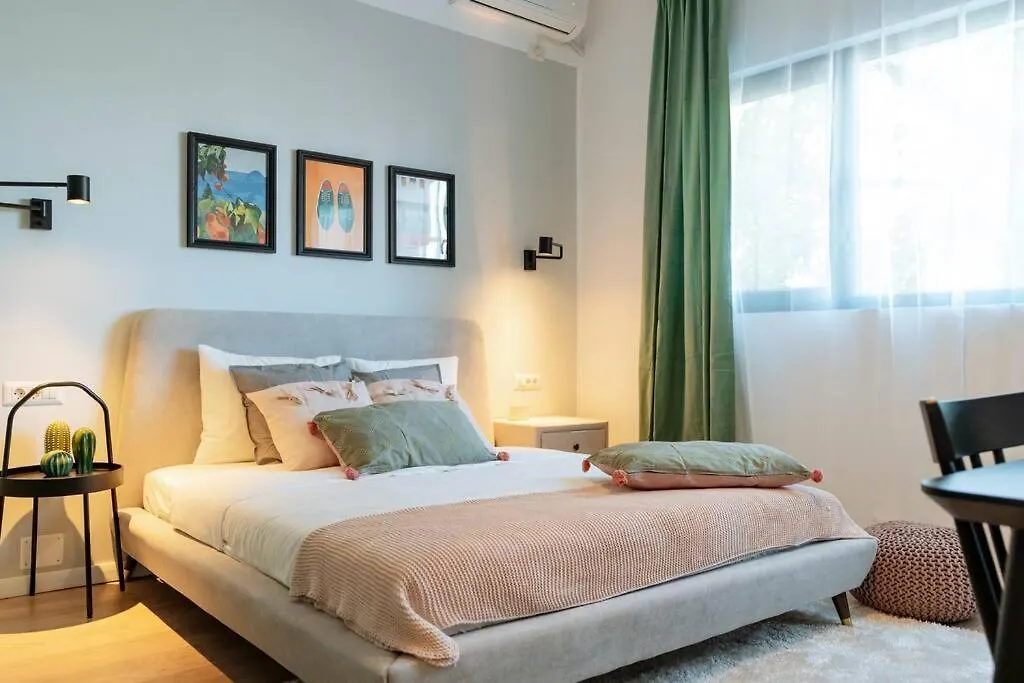 Amazing Studio - Top Location - Netflix Bucharest 0*,  Romania